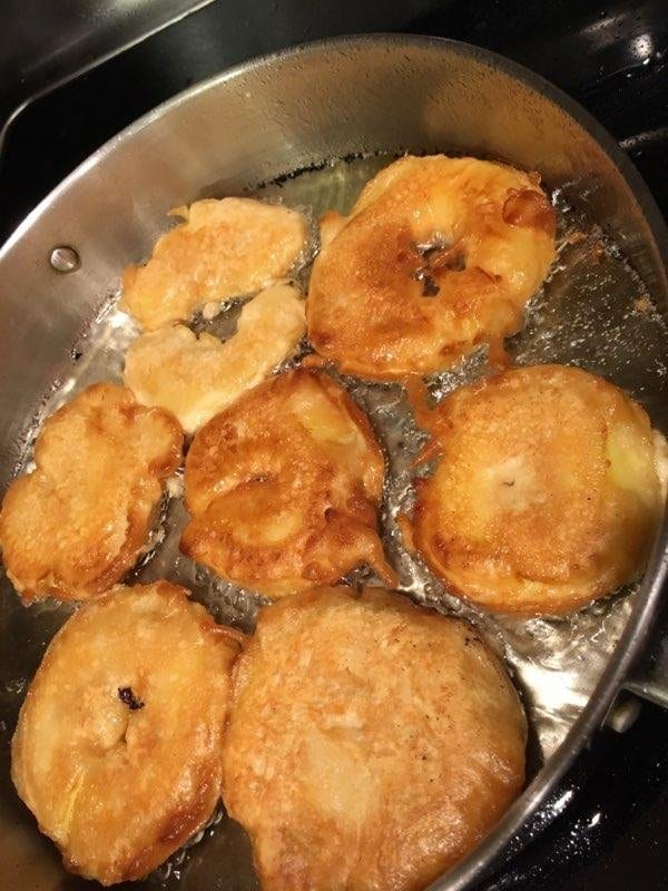 Appel in Beer-Batter - German Apfelküchle
