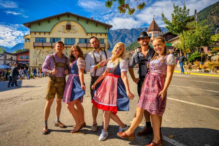oktoberfest peoples 768x512